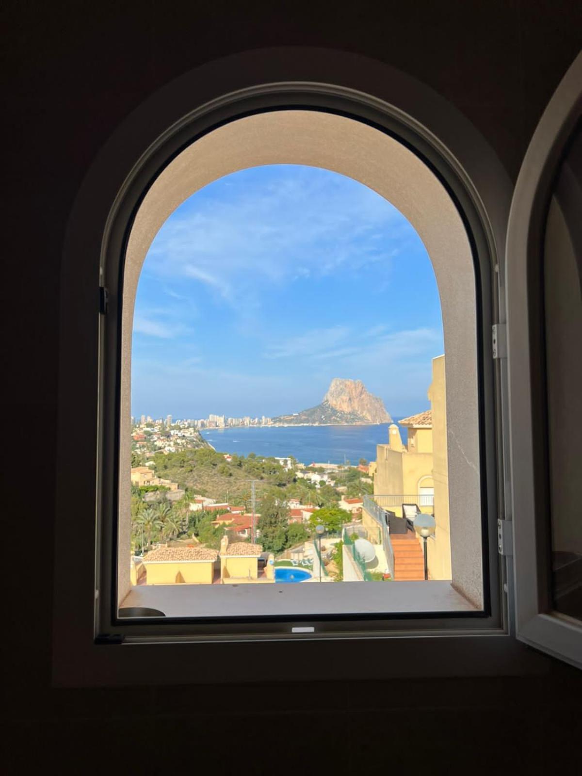 Chalet Adosado Con Vistas Al Mar 칼페 외부 사진