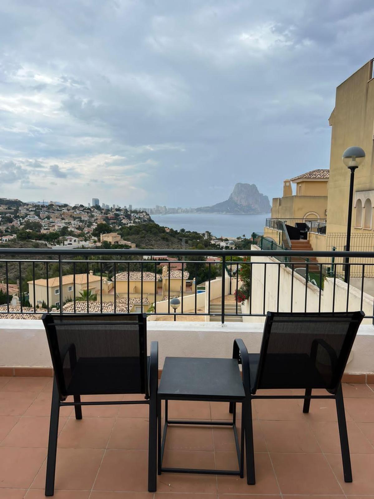 Chalet Adosado Con Vistas Al Mar 칼페 외부 사진